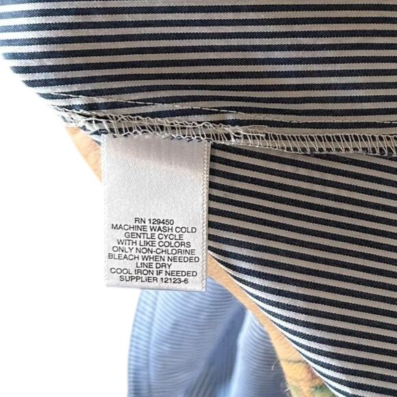 NWT!! Liz Claiborne Floral Embroidery Loose Fitting Blouse - Picture 7 of 8